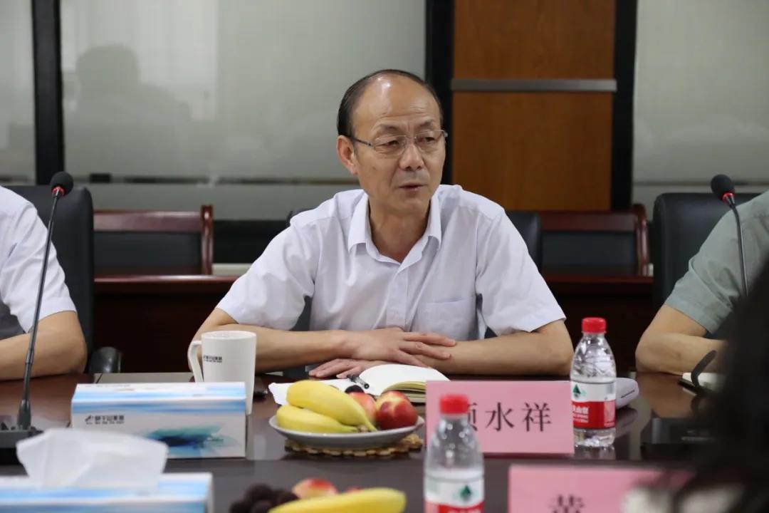云峰集团董事长_董事长办公室图片